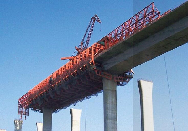 移動模架造橋機